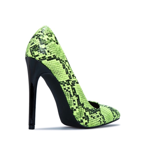 Pretty Mess Pump Pointed Toe Pump - Picture 3 of 7